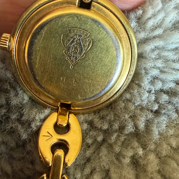 Vintage Gucci Bezel Watch - Picture 7 of 11
